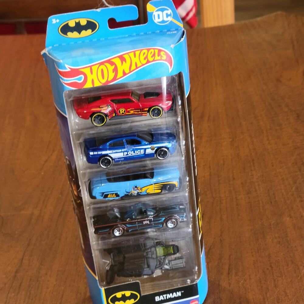 Hot Wheels Mattel Batman Set of 5 cars pack. New sealed